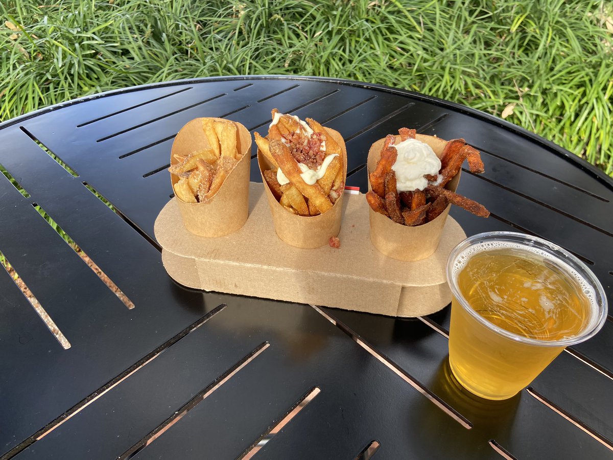 Bugg_pup's tweet photo. Flight of Fries and Key Lime beer ! #epcot #foodandwine https://t.co/8amdLZkoKu