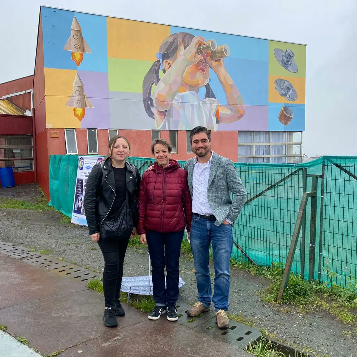 astrofisicaMAS's tweet photo. Nuestra subdirectora @mzoccali, junto a Álvaro Rojas, inv. joven de @astrofisicamas y nuestra postdoc Scarlet Elgueta participaron del Workshop del @NucleoEris. También compartieron con estudiantes de la Escuela Bello Horizonte de #Lota, gracias al programa #GenUniversal https://t.co/FbzXX3B26f
