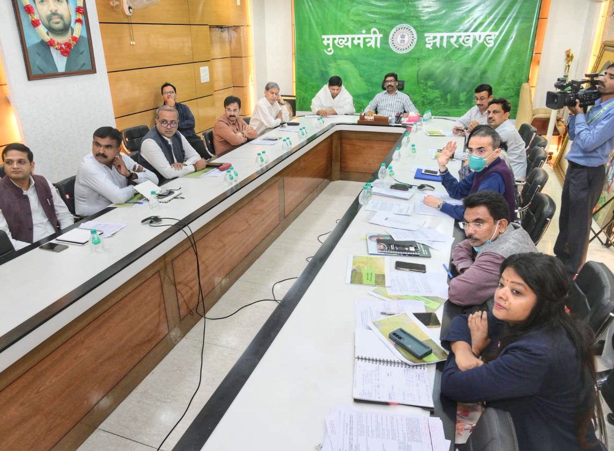 आज झारखंड के माननीय मुख्यमंत्री महोदय ने 226 प्रखंड को सूखाग्रस्त घोषित करने का निर्णय लिया

कृषि निदेशालय द्वारा 226 प्रखंड का सघन अभियान तहत स्थल निरीक्षण कर सुखाड़ की रिपोर्ट सौंपी गयी थी 

Rs 3500 की अग्रिम राहत राशि सूखाग्रस्त प्रखंड के हर कृषि परिवार को दी जाएगी