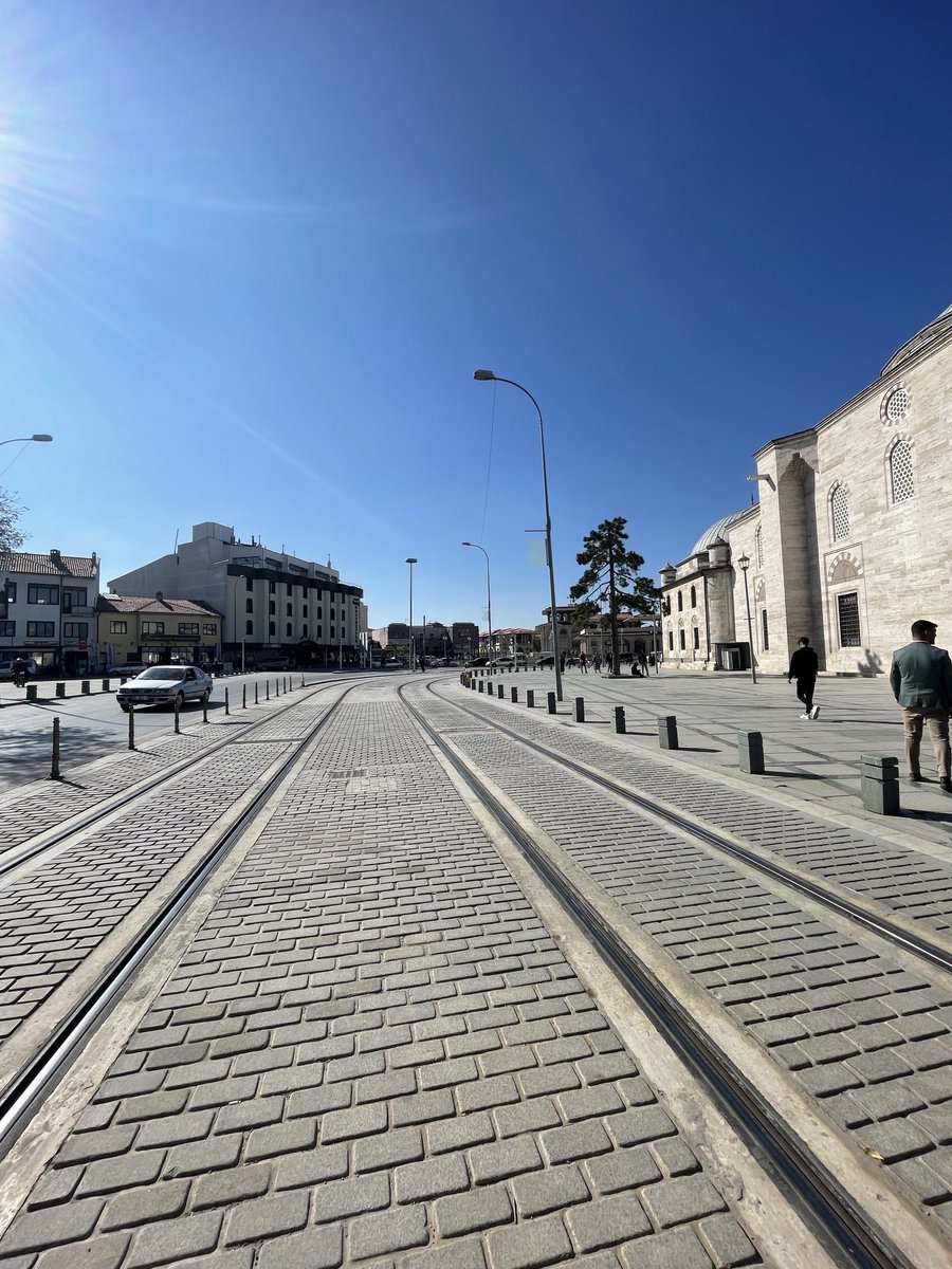 KONYA Mevlana Meydanı
Dili olsa…