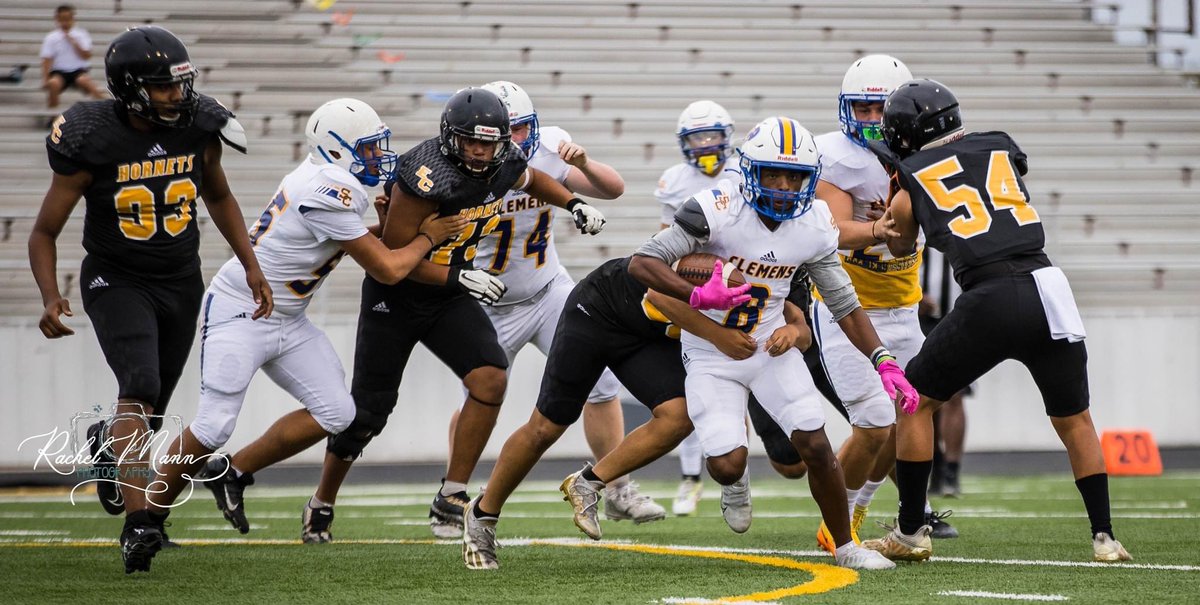 ClemensASBC's tweet photo. Set 1 of our @ClemensBuffsFB JV Buffs win over EC 📸:@Rachel_S_Mann of RM Photography 
#GoBuffs https://t.co/ybixWawWib