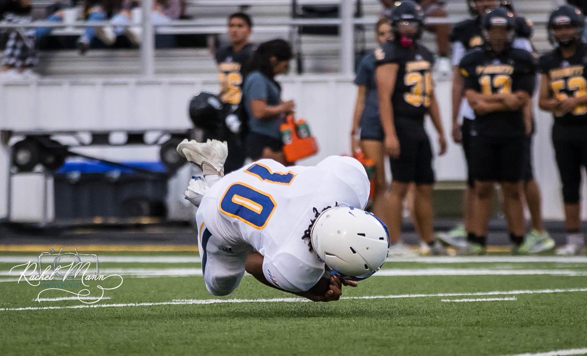ClemensASBC's tweet photo. Set 2 of our @ClemensBuffsFB JV Buffs win over EC 📸:@Rachel_S_Mann of RM Photography 
#GoBuffs https://t.co/U5eaCxw3QS