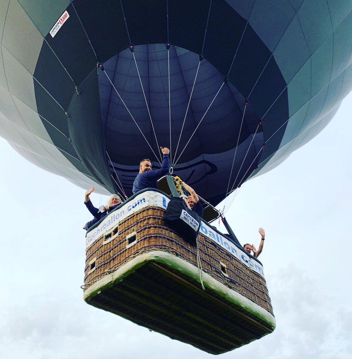 luchtballoncom's tweet photo. Come fly with me! 😃 #luchtballon #ballonvaren #ballonvaart #sayyestonewadventures #balloons #ballooning https://t.co/U7YCMRoFfO https://t.co/ixaBqq0anj