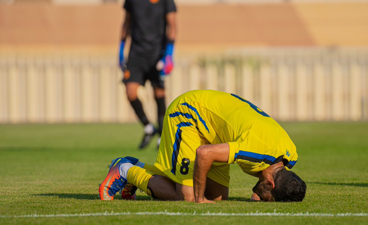 altaawoun1956FC's tweet photo. 📸| حماااد 8️⃣😍

#شباب_التعاون @10Alhammad https://t.co/Gy7HUqBR2K