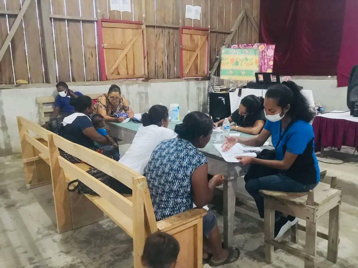 fundakupia's tweet photo. Vamos con todo a nuestra nueva misión, en este primer dia, pasamos por Aurutara bendiciendo con nuestra primer brigada médica de la fecha, llevamos medicina, bendiciones y sobre todo un mensaje de amor de parte del corazón de Dios. #Mosquitia #Honduras #Fundakupia #GraciasADios https://t.co/uSQYY3w7BZ