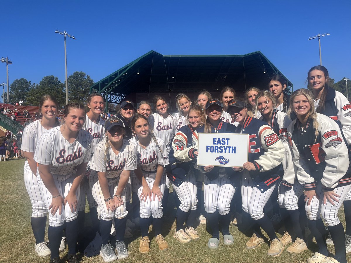 ava_cowart's tweet photo. Our high school season came to an end in Columbus. My sophomore season I finished with a BA of .405, 36 SB, 48 R! I’m so proud of everything this team has accomplished and can’t wait for next season! Thank you to all of the coaches that came to watch us! @softball_efhs https://t.co/YyH0cZosEx