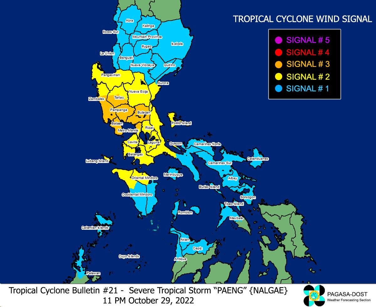 ABSCBNNews's tweet photo. At 10 p.m. tonight, Severe Tropical Storm #PaengPH was in the vicinity of Baliuag, Bulacan. It is moving NNW at 15 kph.

Signal no. 3 in most parts of Central Luzon and northern Metro Manila.

Paeng will emerge over the West Philippine Sea early morning tomorrow. | @arielrojasPH https://t.co/GRvA2BUsDx