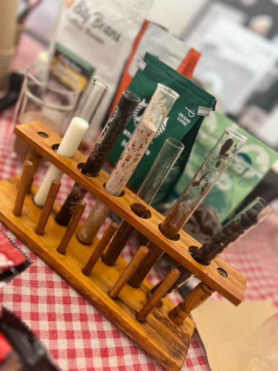kamssecg's tweet photo. الكيمياء حياة وحياتنا تبدأ من هنا👩🏻‍🔬🧪#أسبوع_الكيمياء
 أحدالبرامج الهامة التي تسهم في إبراز دور الكيمياءومدى أهميتها في الحياة إضافةً إلى دورةفي نشرثقافة الكيمياء ورفع مستوى الوعي بهذا المجال بين مختلف شرائح المجتمع جانب من التفعيل 
في ثانوية
#مدارس_الملك_عبدالعزيز_النموذجية_بتبوك https://t.co/1EV1B2Zr7o