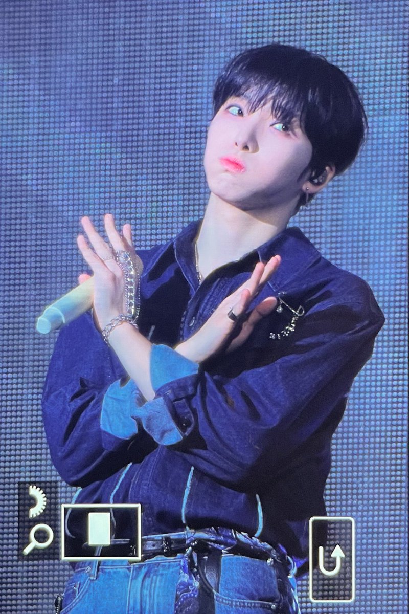 color_of_seoho's tweet photo. 221029 #서호

오늘 캐잘생김💙💙💙

#ONEUS #원어스 
#서호 #이서호 #SEOHO #ソホ #COM https://t.co/zgwhngjGDS