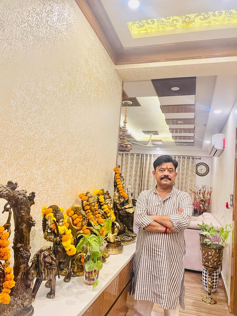 Aamitabh2's tweet photo. तीन नए चित्र -----आप सबके लिए ---- https://t.co/dRmDVsT3ES