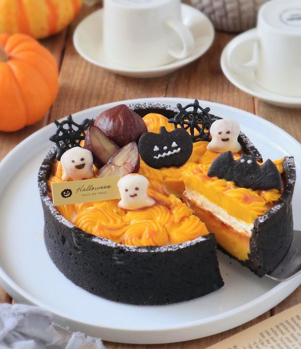 daily_dolce's tweet photo. Halloween cake made by yuri_diary03 https://t.co/yRKiFXBX04