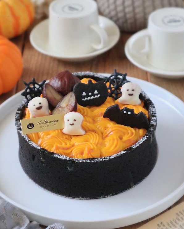 daily_dolce's tweet photo. Halloween cake made by yuri_diary03 https://t.co/yRKiFXBX04
