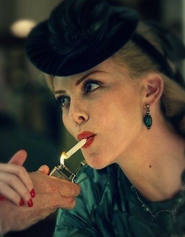 Celeb Smoke Break
