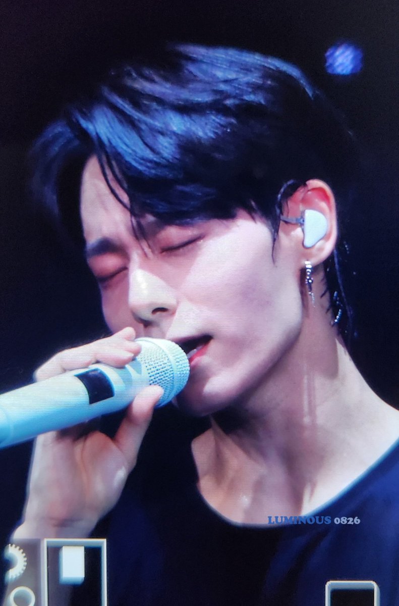 luminous0826's tweet photo. 221029 
오랜만이야
#환웅 #HWANWOONG #원어스 #ONEUS #ファヌン https://t.co/kA2deZo2LR