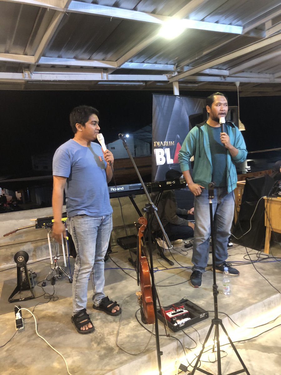 StandUpIndo_MGL's tweet photo. barusan tampil di sakopi sekalian promo #piyelheh. 2 penampil mangkir. etmin ga sempet ngefotoin soalnya @GilangKecu @Tidar07 @igordjo lucu sekali dan ditutup dengan tawa bertubi-tubi oleh el mandor @bimosalsabilo https://t.co/ACw6ULmgKx