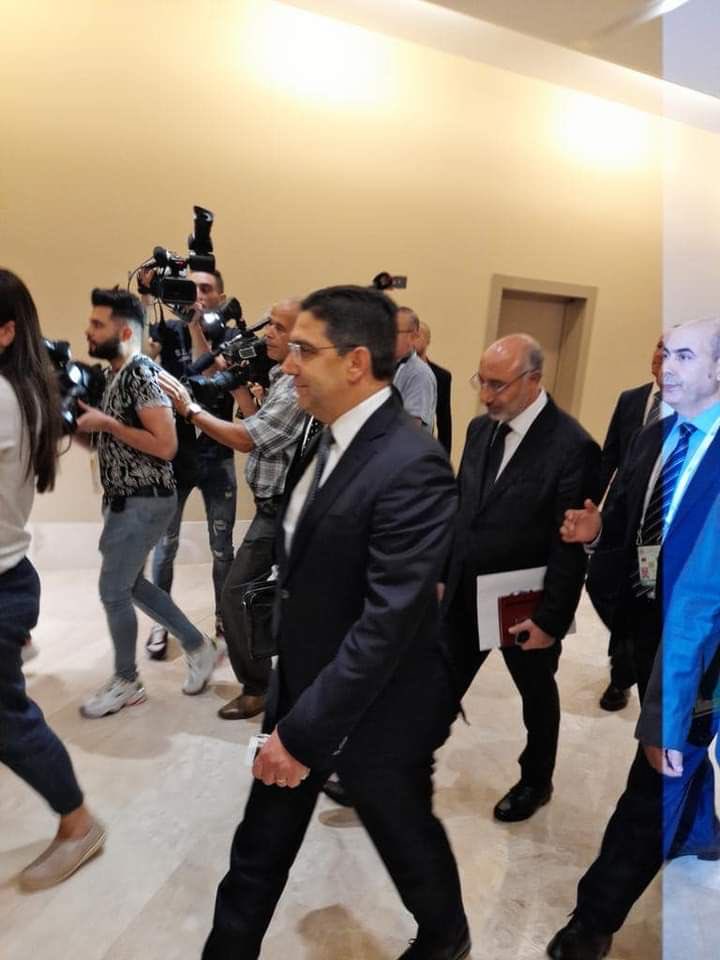 عدد الصحفيين و الإعلاميين الذين إستقبلو الأسد مول المقص أكثر من الذين حضرو حفل تنصيب خايب السمية رئيسا على الجزائر