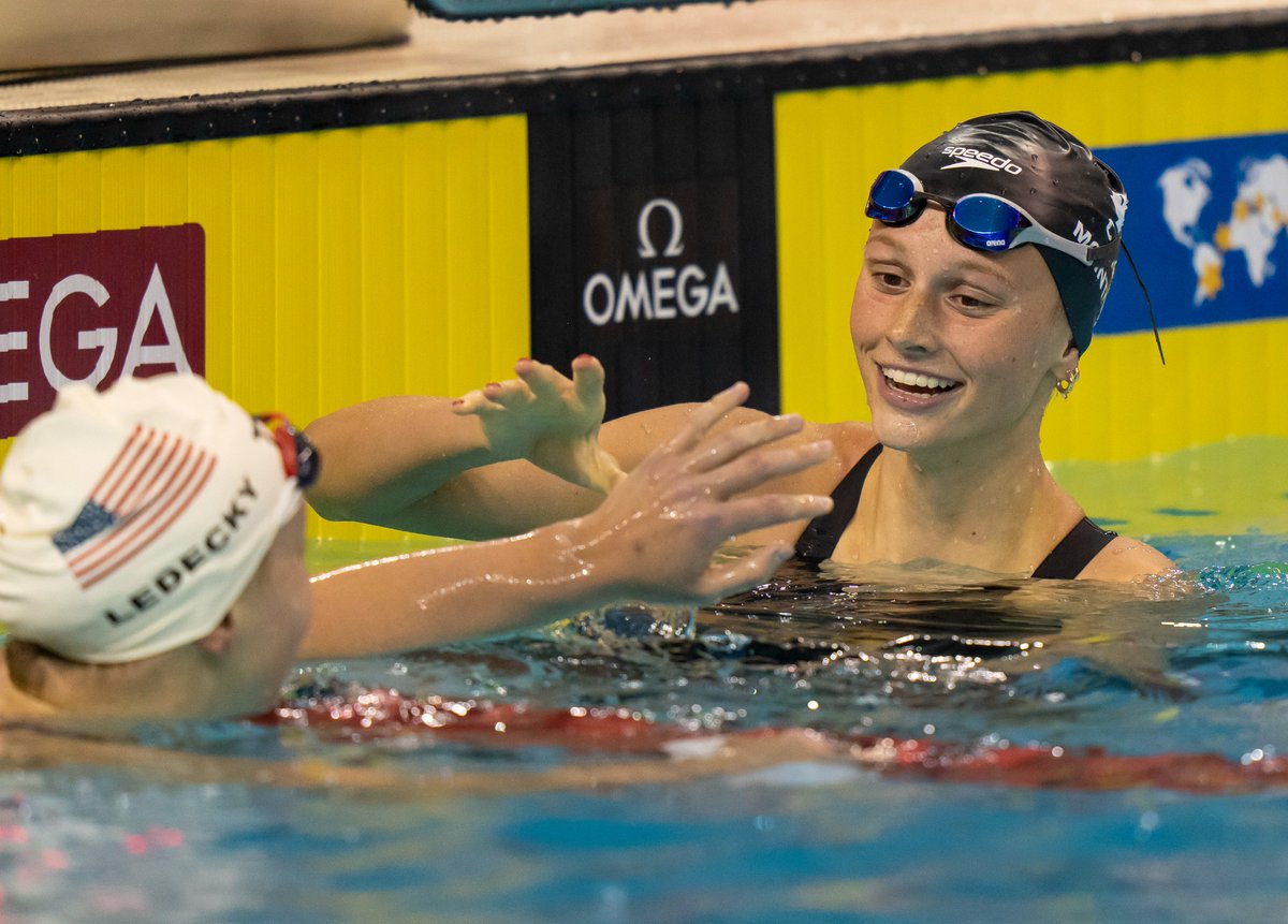 TeamCanada's tweet image. What a day at the FINA #SWC22 for #TeamCanada 🔥

👉 Summer McIntosh set a world junior and Canadian record in the the women's 400m freestyle 🥇

👉 @mags_swims26 @Kjmasse and @IngridWilm sweep the 50m women's backstroke final 🧹

👉 5️⃣ more Canadians grab a medal 😮‍💨