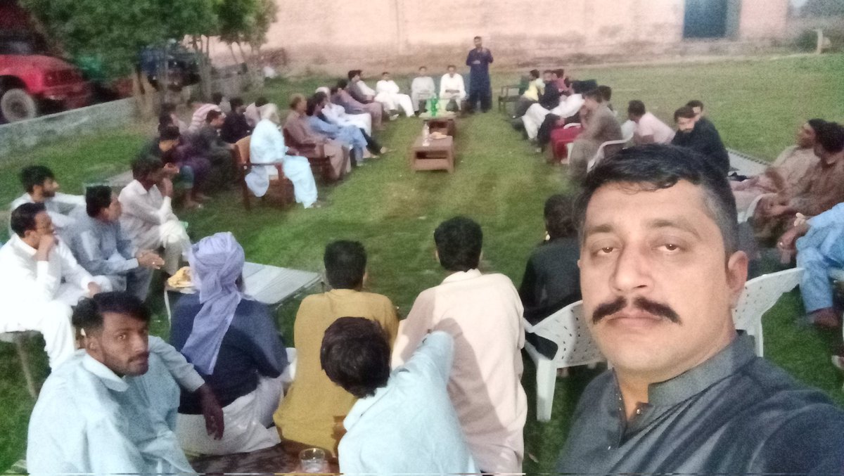 bwajidbutt's tweet photo. منگوال غربی UC56 کی باڈی کی اہم ترین میٹگ جس میں چیئرمین عمران خان کی قیادت میں لانگ مارچ  گجرات آمد پر استقبال کے حوالے سے مشاورت کی گئی منگل کے روز چیئرمین عمران خان گجرات پہنچیں گے

#حقیقی_آزادی_لانگ_مارچ https://t.co/FEa70QZ8RB