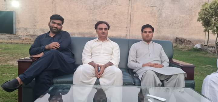 bwajidbutt's tweet photo. منگوال غربی UC56 کی باڈی کی اہم ترین میٹگ جس میں چیئرمین عمران خان کی قیادت میں لانگ مارچ  گجرات آمد پر استقبال کے حوالے سے مشاورت کی گئی منگل کے روز چیئرمین عمران خان گجرات پہنچیں گے

#حقیقی_آزادی_لانگ_مارچ https://t.co/FEa70QZ8RB