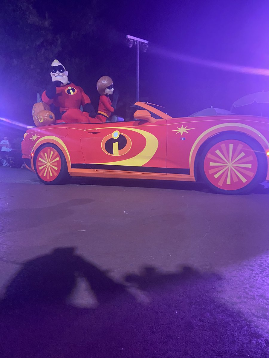 Bugg_pup's tweet photo. #mnsshp #bootoyou #WaltDisneyWorld #MagicKingdom https://t.co/yZId7tYM64