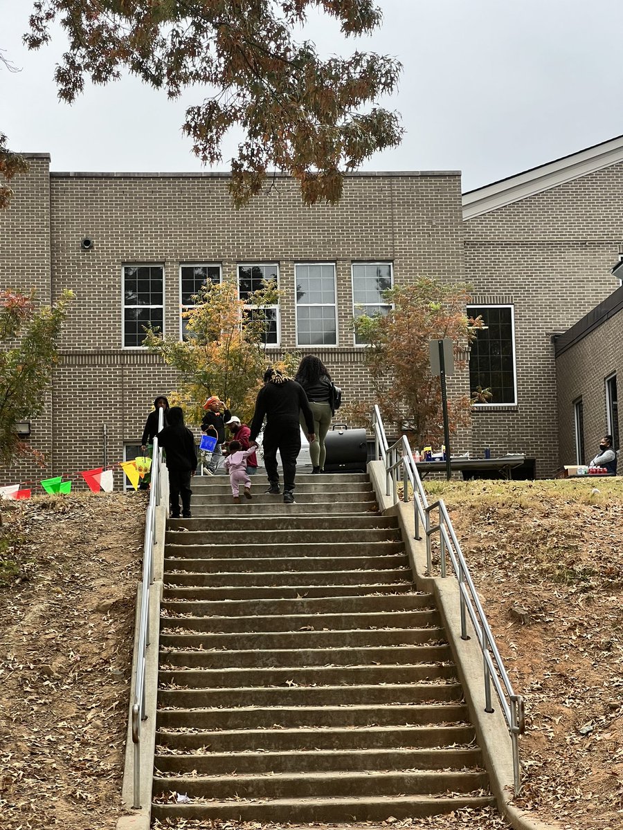 pdtrimble's tweet photo. Thanks for the invite to your fall festival @APSHumphriesES the kids and I enjoyed it tremendously! https://t.co/90THAHdGDM