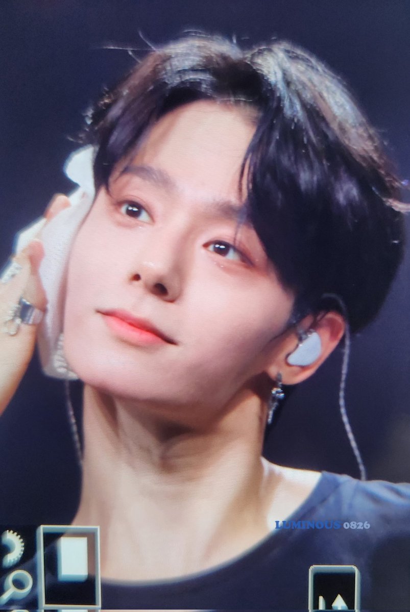 luminous0826's tweet photo. 221029

#환웅 #HWANWOONG #원어스 #ONEUS #ファヌン https://t.co/Tp4ibqYvRs
