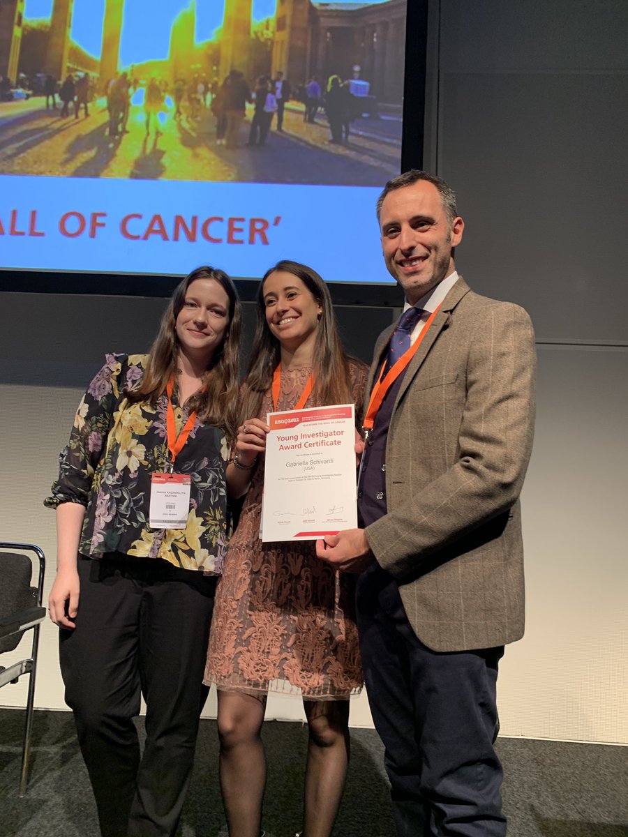 ENYGO_official's tweet photo. Congratulations @GaSchivardi 💫🎉 She received the young investigator award #ESGO2022 

👉The role of intraoperative ICG angiography in preventing anastomotic leakage after colorectal resection for advanced #ovariancancer 

@ESGO_society @OncoAlert @EngageEsgo @IJGConline https://t.co/0Ney3PjyFG