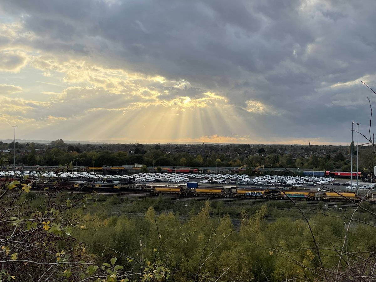 MrsJBaldry's tweet image. Moody skies ❤️❤️