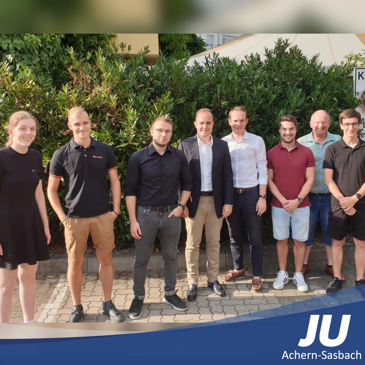 Unser aktueller Vorstand 2022
Von links nach rechts: Tabea Ehrmann, Pascal Jerger, Simon Schmidt, Julius Geier, Manuel Spang (Vorsitzender JU Achern-Sasbach), Florian Schuchter, Andreas Federle (CDU Ortsverband Achern), Janik Lorenz

#jungeunion#politik#vorstand#achern#cdu