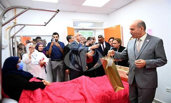 APS_Algerie's tweet photo. #Octobre_rose: #Saihi et #Krikou en visite au service d'oncologie de l'hôpital de #Rouiba
https://t.co/e3X4iVMUAK https://t.co/5thH1uv33N