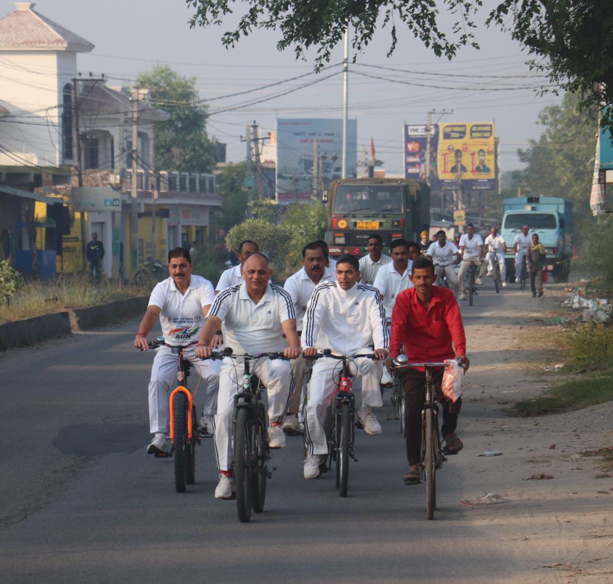 160BNCRPF's tweet photo. A cycle rally is organised today in c/w observance of birth anniversary of Sardar Vallabhbhai Patel as #RashtriyaEktaDiwas2022 on 31st October 2022 by 160Bn, CRPF in presence of Sh Hariom Khare, Comdt 160 bn a/w officer's, So's, Jawans &amp; local public.@crpfindia @jammusector https://t.co/mIYLWmIpyN