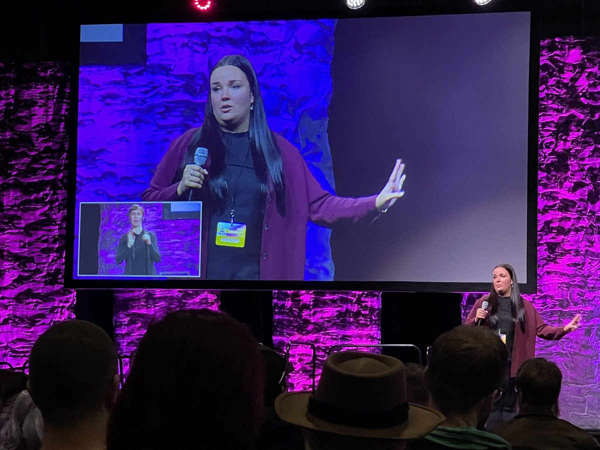 adamundefined's tweet image. Learning all kinds of space stuff from @BethanyAstro at #halcon2022