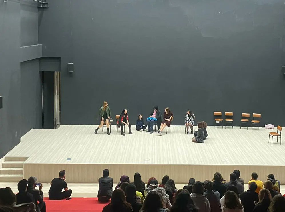 26 Ekim Çarşamba günü gerçekleştirdiğimiz atölyemizden kareler... Katılan Yütikseverlere güzel performansları için teşekkür ederiz. 🤍✨

YÜTİK

Tutkuyla Tiyatro Yapıyoruz.

#yutik #tiyatro #yalovaüniversitesi