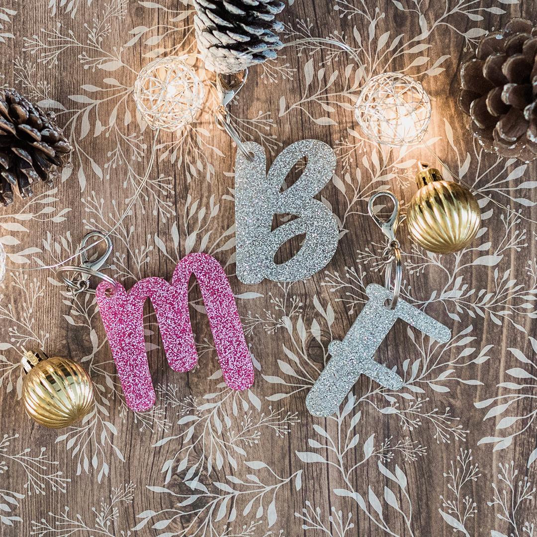 Glitter up any backpack with this gift idea!

Acrylic Letter Tags come in 4 colours!

🔗Shop mabelslabels.ca/en_US/acrylic-…