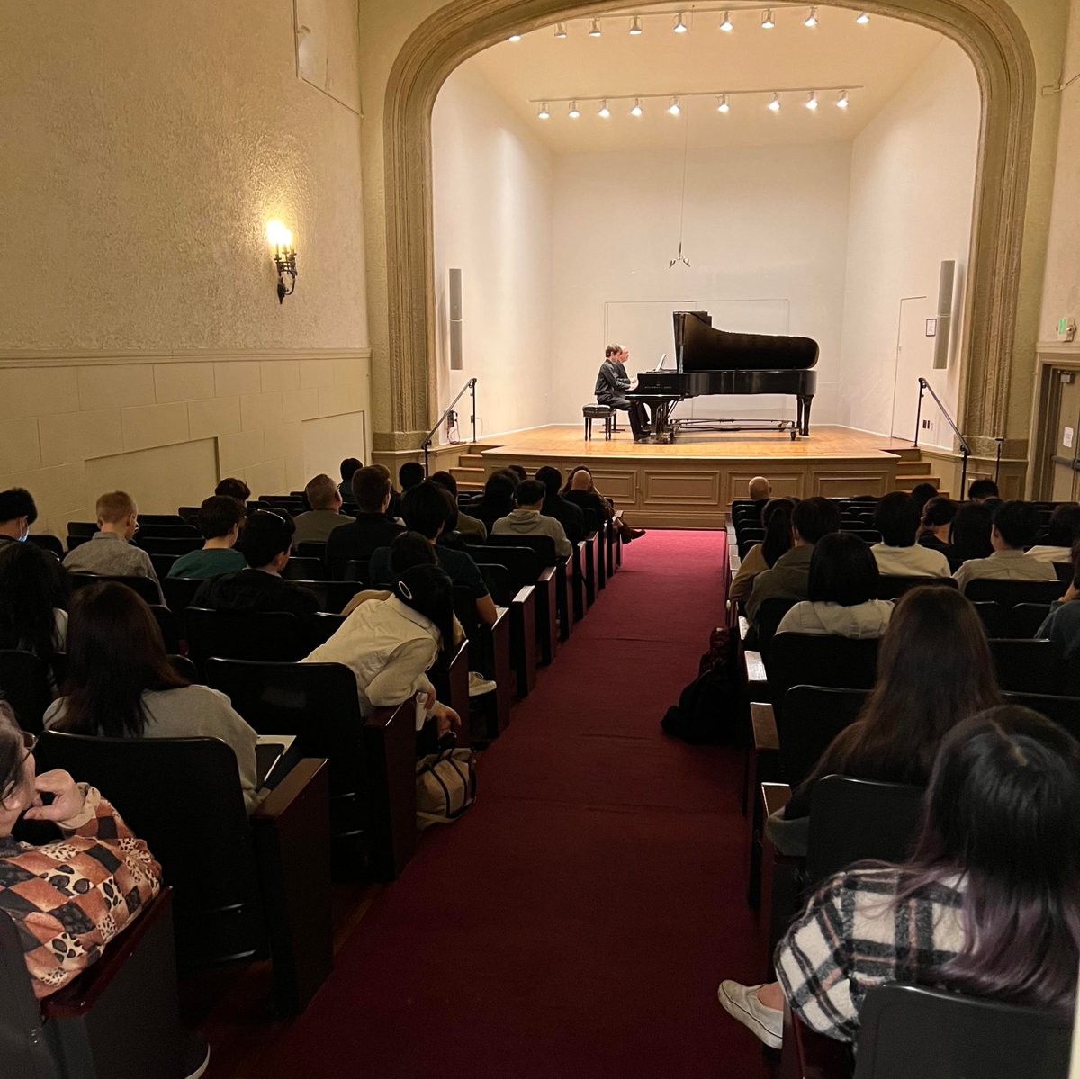 CandlelightC's tweet photo. Feeling happy and #thankful that our #masterclass last night with @MarcAndreHam and @george_peabody was a success! Next up: Hamelin's 'Hammerklavier' and more TONIGHT at 7:30 PM!
https://t.co/hgj70kUPzu
#ticketsforsale #concerttoday #candlelighteducates #peabodyproud https://t.co/JZyIxMpEl1