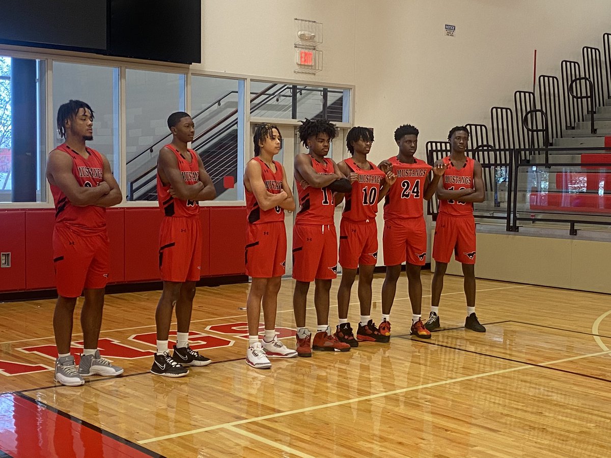 ManorHoops's tweet photo. MANOR PRIDE on 3
BROTHERHOOD on 6
🐎🔴🐎🔴🐎🔴📸🎥📸🐎🏀

Thanksgiving @HoopfestB November 25th. 10am vs Grace Prep 🔥 

#ManorMustangs 🏀
#RunAsOne 🐎 @ManorISD @FlxAtx @atx_hoops @dennisonfox7 https://t.co/8JrJWLkDtU