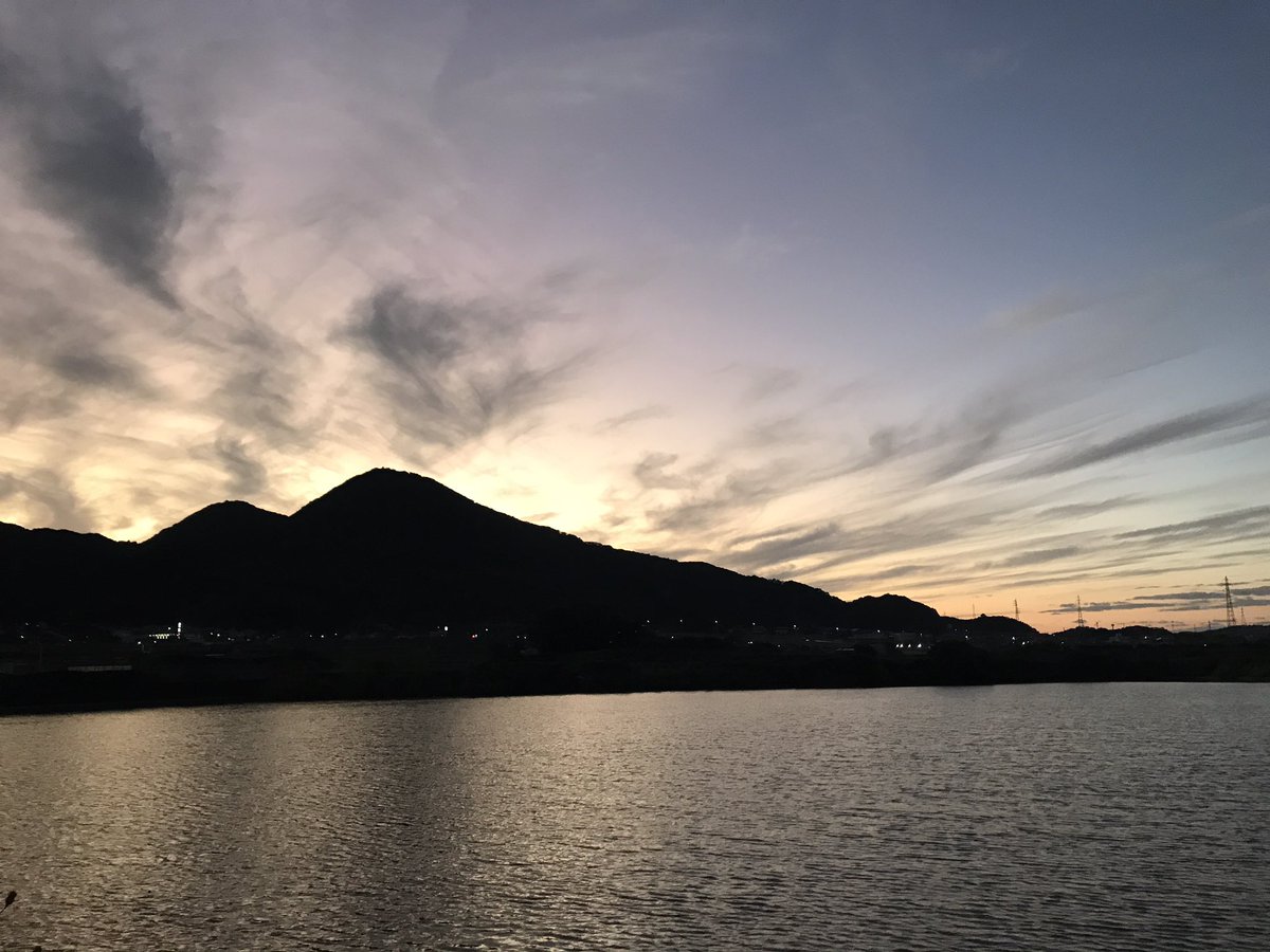 level623's tweet photo. 雲が何か語ってくれそうな二上山
#二上山　#二上山に想う　#大津皇子　#mtfutakami https://t.co/8OEgutlNKa