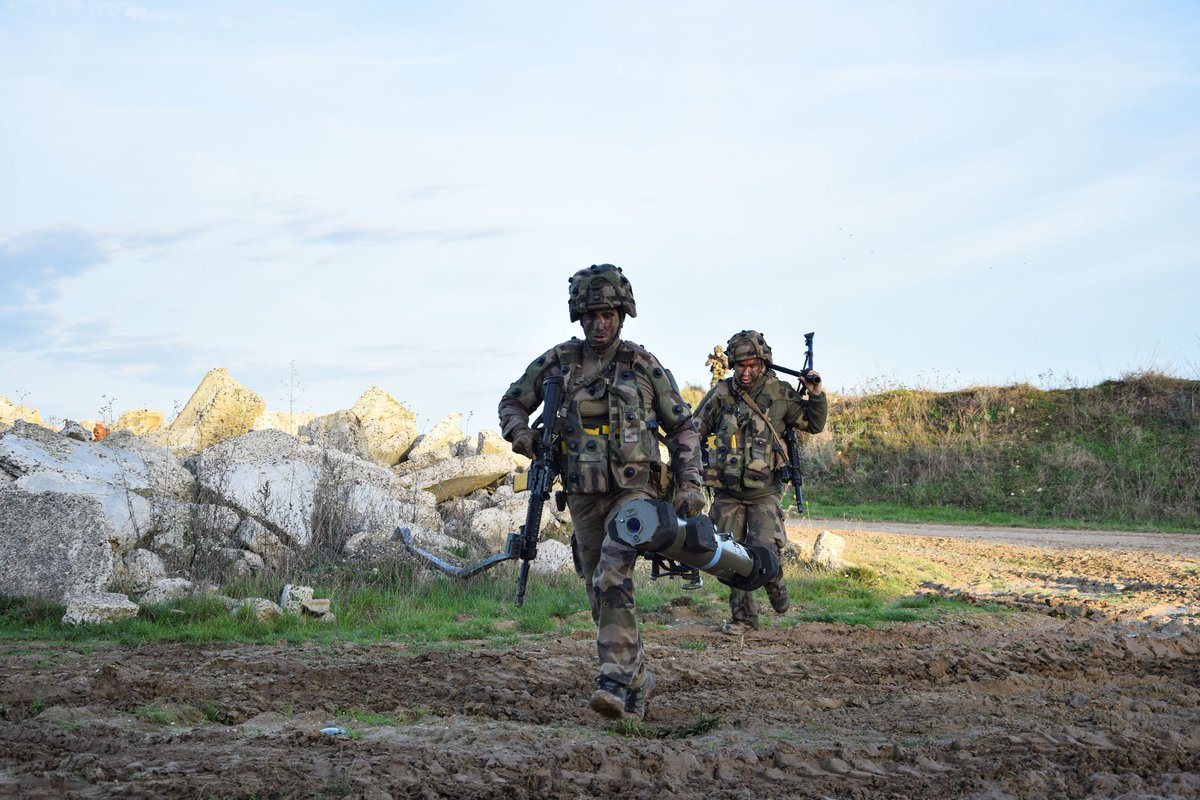 12eCUIRS's tweet image. Durant deux semaines, nos cuirassiers étaient aux côtés du @92e_RI pour leur passage au @CDC94ri 💥
Embarqués sur leurs véhicules blindés légers - VBL, les tigres du 3e escadron ont appuyé les gaulois lors des phases offensives et défensives 💪
#PrépaOps #CapaciTerre #MatosOps
