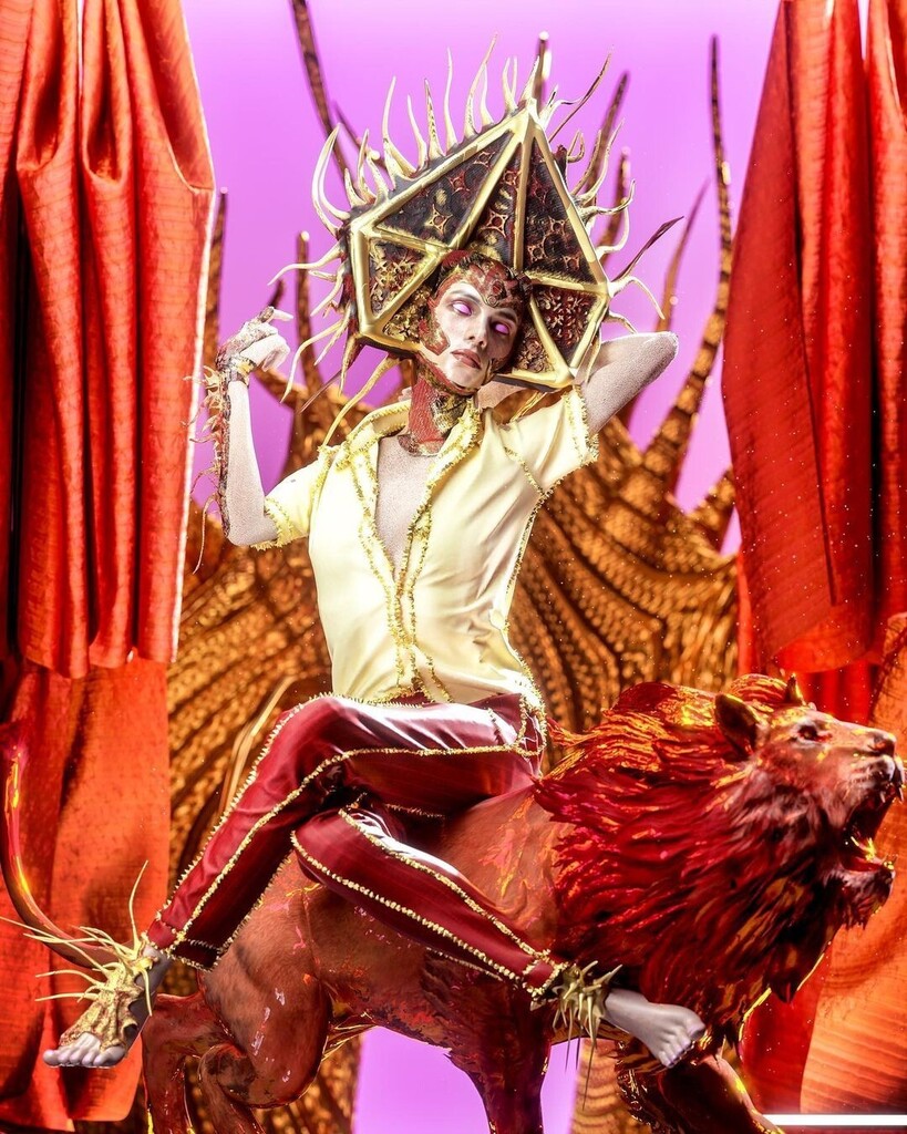 Welcome to the fam @thedholes 🖤
NEW TEAM MEMBER ALERT 🚨✨
.
Go show some love, follow and support this legend if you haven't already 💘💘💘
.
#teamblackcat #thedholes #3dfashion #marvelousdesigner #3ddesign #cryptoart #xuxoe #cinema4dart #octanerende… instagr.am/p/CkTX9NILUwl/