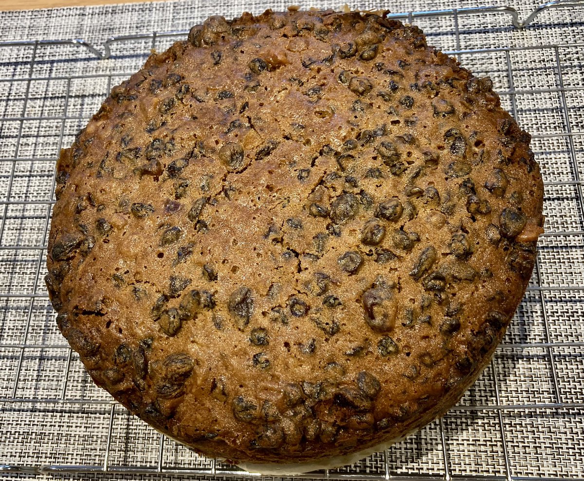 annemariebrett's tweet photo. Baked and ready for feeding; house smells amazing #traditions #57daystogo #itsthesmallthings https://t.co/JhKgmkjstI