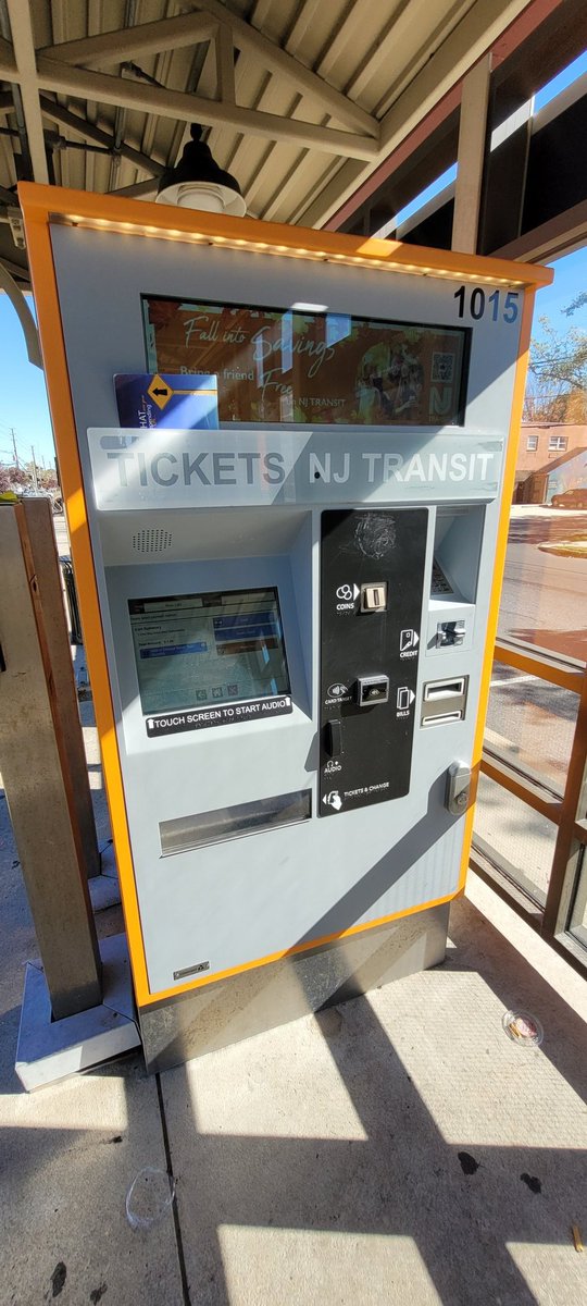 acayip_haber's tweet photo. ticket machines take money from the bank card and don't give tickets, this was maybe the 10th
29/19/22 Time: 12:00 palmyra riverline station machines: 1015
@NJTRANSIT #riverline https://t.co/APMkZArcW9