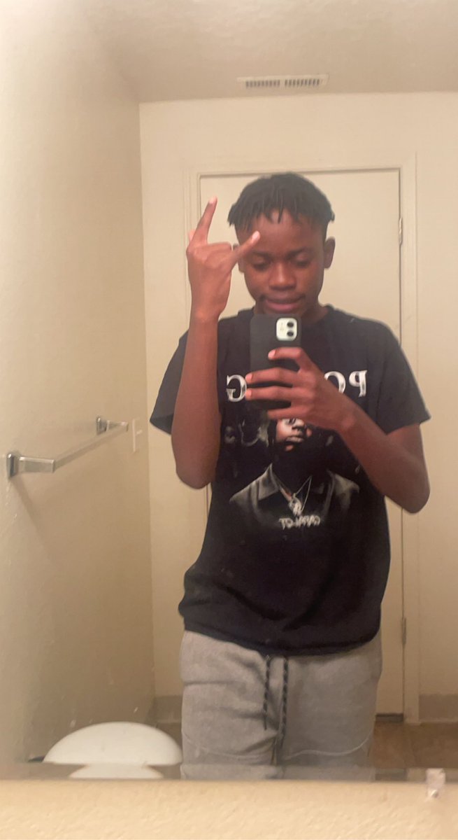 polo_jay11's tweet photo. My loc journey two weeks in 😀 #locs #dreads #hair https://t.co/AUEcPxSeEx
