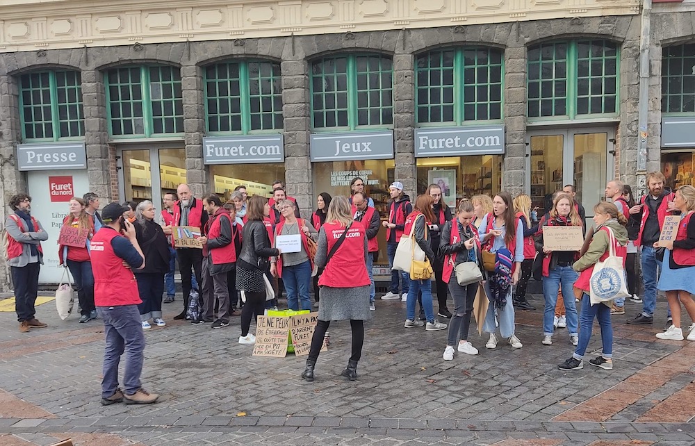 ActuaLitte's tweet photo. Furet du Nord : salariés et libraires en grève pour “une revalorisation salariale”  https://t.co/CIfNpCFL4K

@furetdunord 
#librairie #revalorisation #salaires #ppv #primes #librairies #inflation https://t.co/RshkKSIO1q