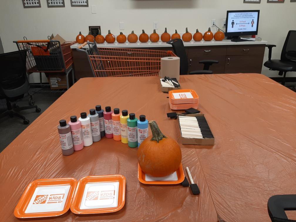 Lauren Morgan (@laurentmmorgan) on Twitter photo @2678 Pumpkin Decorating Today! #fallfun <a href="/JessicaMeaney3/">Jessica Meaney</a> <a href="/DanielleKida1/">Danielle Dion Korell</a> <a href="/marantes1/">Marcelo Arantes</a> 🎃🎃 @2678 Pumpkin Decorating Today! #fallfun <a href="/JessicaMeaney3/">Jessica Meaney</a> <a href="/DanielleKida1/">Danielle Dion Korell</a> <a href="/marantes1/">Marcelo Arantes</a> 🎃🎃