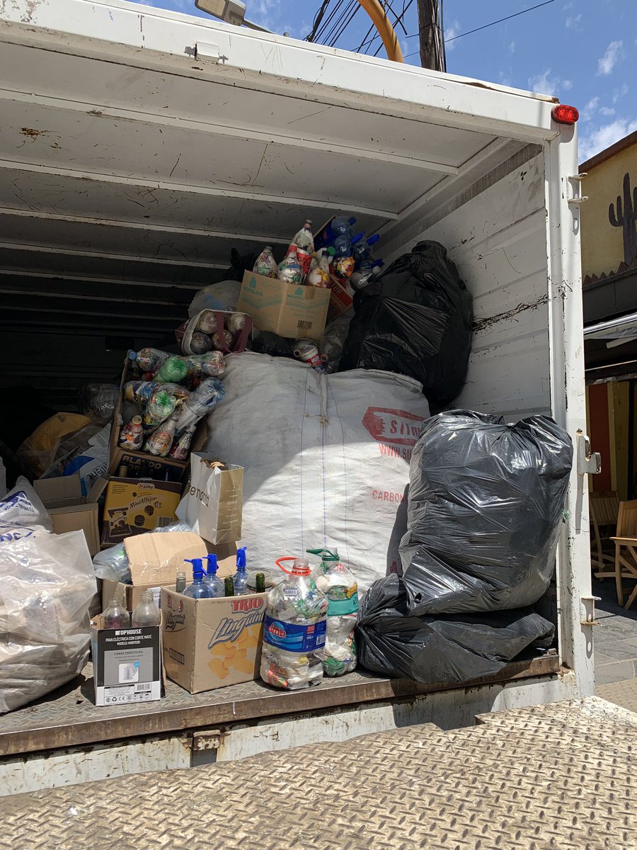 lanusverde2030's tweet photo. Terminamos una nueva jornada de Puntos Verdes Móviles ♻️

Gracias a todxs lxs vecinxs que se acercaron 💚 https://t.co/Jllk6eXPrn