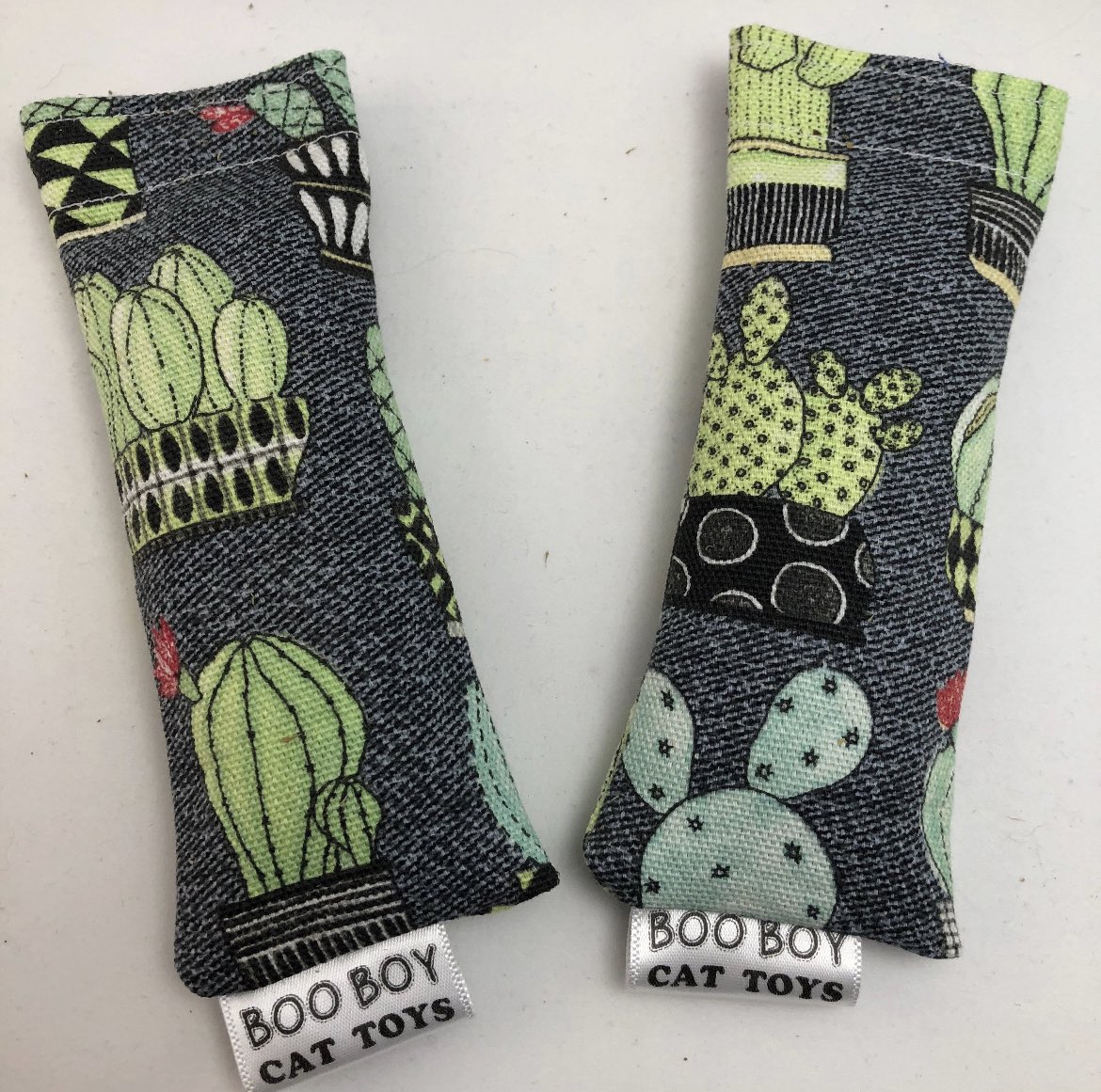 BooBoyCatToys's tweet photo. Last call for this cute cactus themed refillable catnip kicker. This fabric cannot be restocked 🌵
There is just ONE large toy left and just a few in the smaller size. 

Washable and refillable, get yours today and see what everyone is raving about 😻

#caturday #CatsOfTwitter https://t.co/NIX6VxrxmS