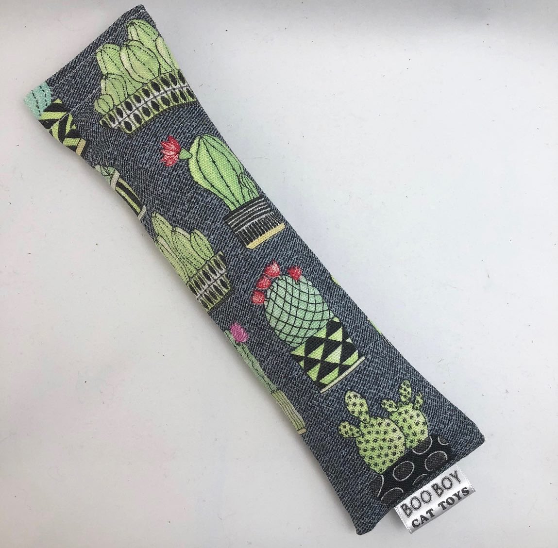 BooBoyCatToys's tweet photo. Last call for this cute cactus themed refillable catnip kicker. This fabric cannot be restocked 🌵
There is just ONE large toy left and just a few in the smaller size. 

Washable and refillable, get yours today and see what everyone is raving about 😻

#caturday #CatsOfTwitter https://t.co/NIX6VxrxmS