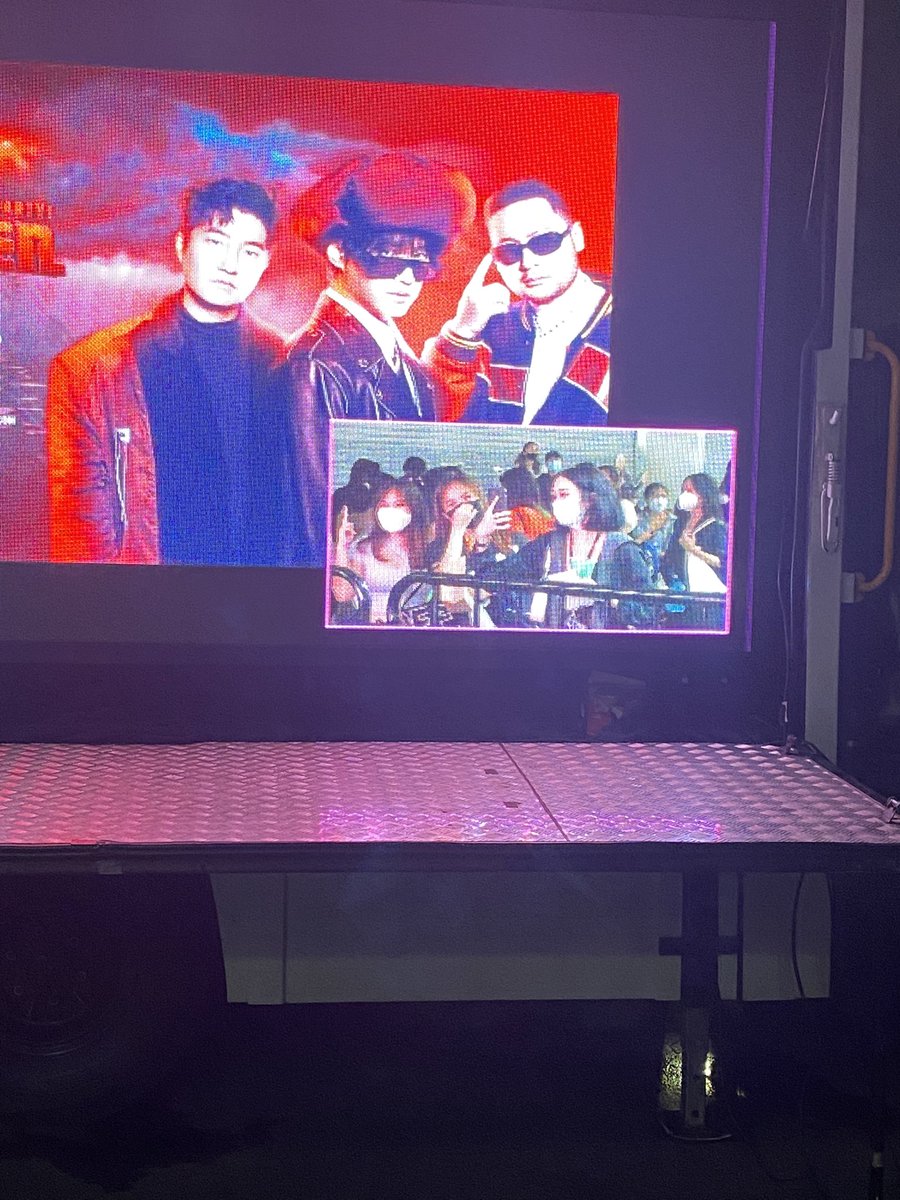 kinoinyellow's tweet photo. the only pics i have wt other ppl 😭 thank you so much for today!! also to the other unis we met hehe 

shoutout to the cameraman na nagadjust for us since we kept going near the camera 😌 thanks for the zoom 🤍

cc @yuyanho @k8novation @514taro https://t.co/wzQ3kOgV3D