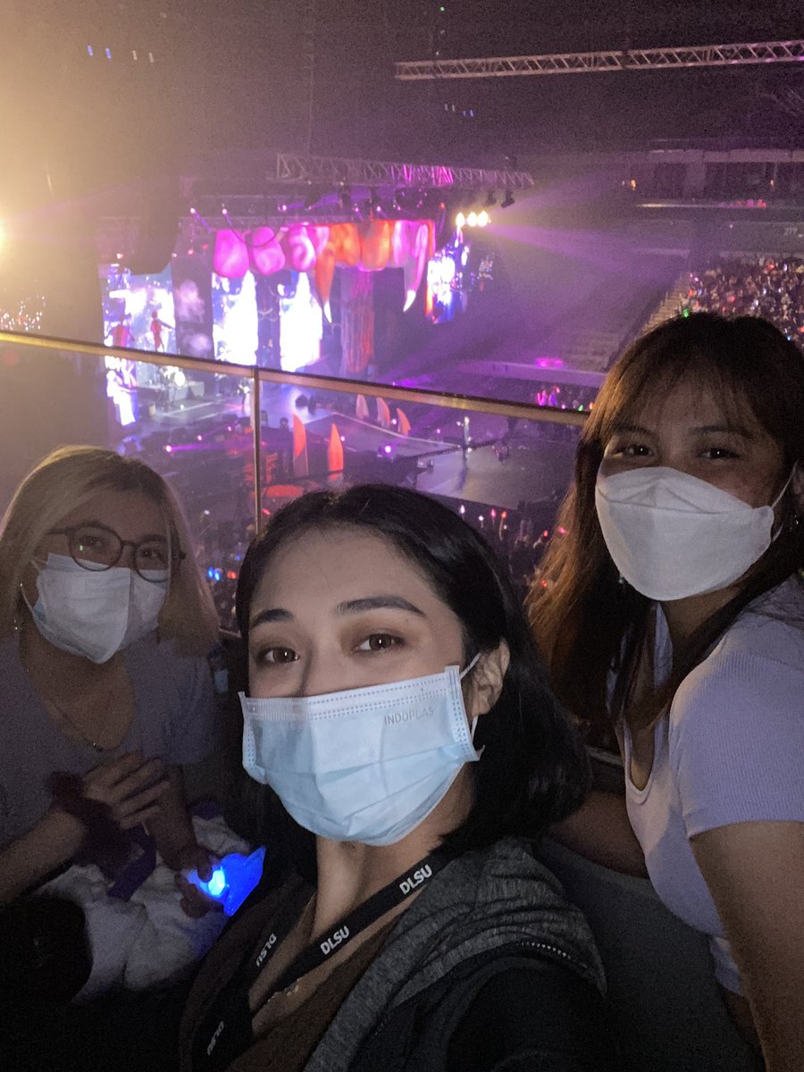 kinoinyellow's tweet photo. the only pics i have wt other ppl 😭 thank you so much for today!! also to the other unis we met hehe 

shoutout to the cameraman na nagadjust for us since we kept going near the camera 😌 thanks for the zoom 🤍

cc @yuyanho @k8novation @514taro https://t.co/wzQ3kOgV3D