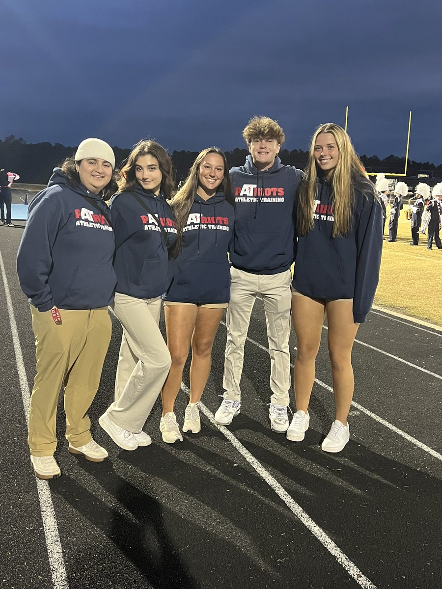 ayelmini's tweet photo. 2022 Senior Night ⚕ Congratulations to this awesome group of Athletic Training students! ❤️💙🏈 @AFHSannounce https://t.co/eETpmhTwGd